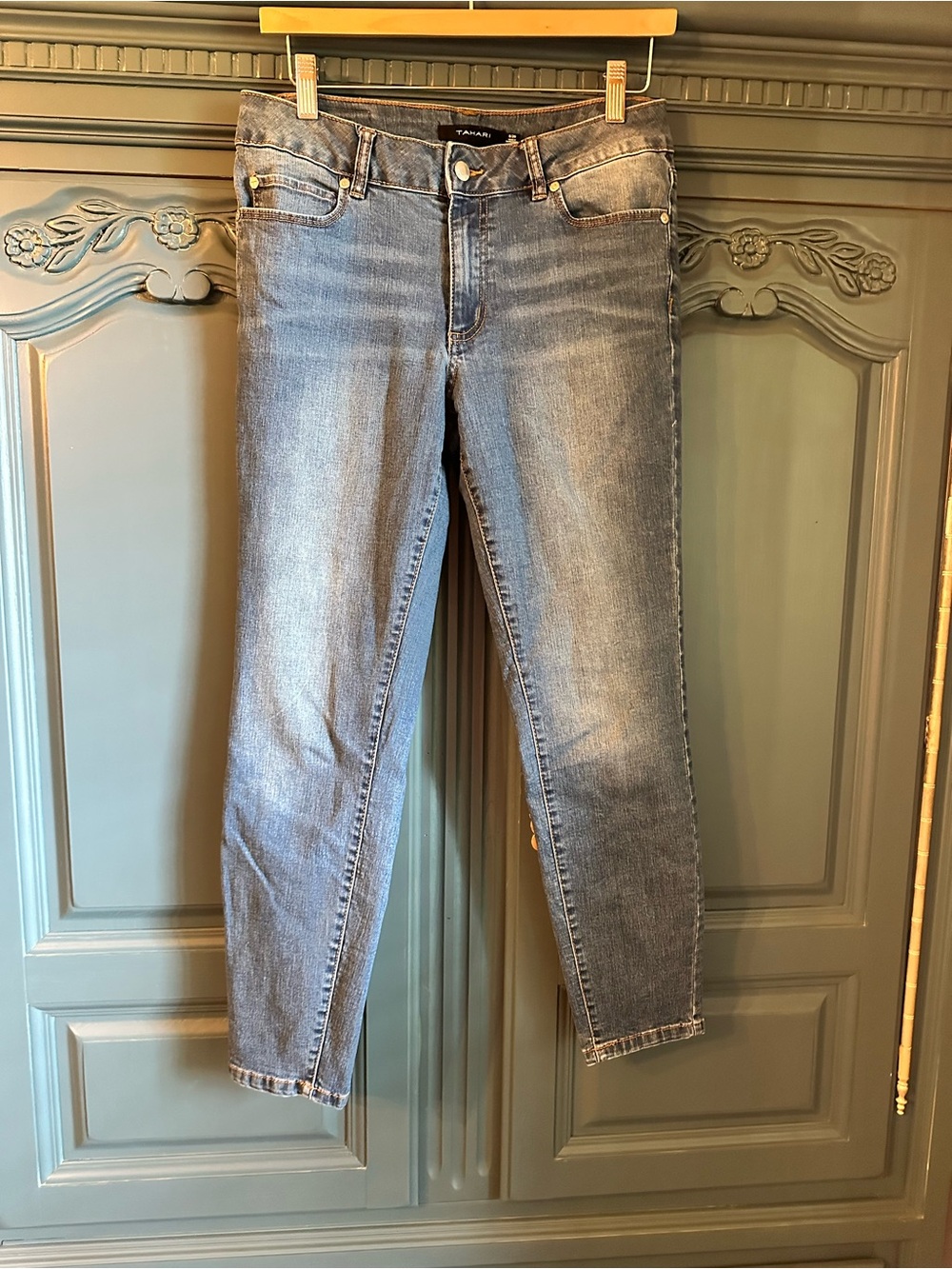 Tahari Light Blue Ankle Crop Jeans